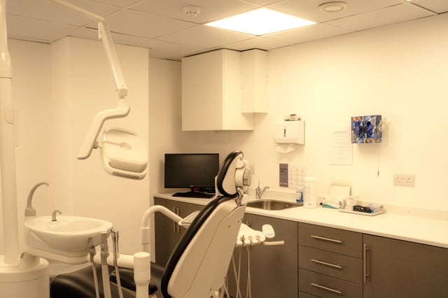 A BDSI Clinic surgery with green branded wall artwork